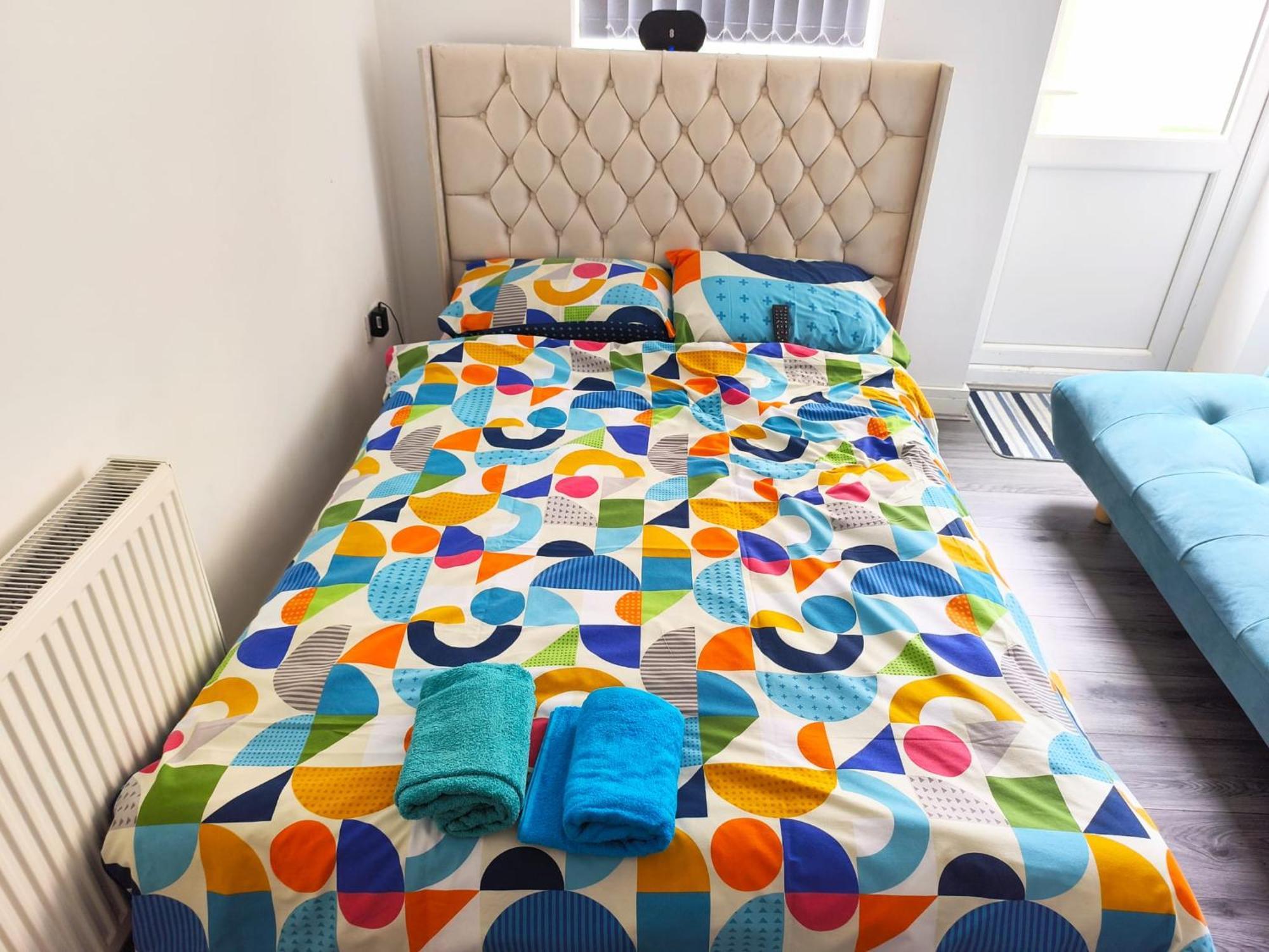 Spacious Double Bedroom With Private Toilet And Shared Kitchen With On Premesis Parking Oldbury  Buitenkant foto